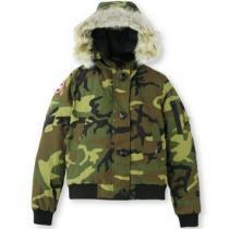 素敵なアイテム　CANADA GOOSE 保温性に優れダウンコート.