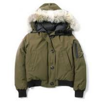 おしゃれでシンプルで　CANADA GOOSE　抜群なデザイン　ダウンコート.