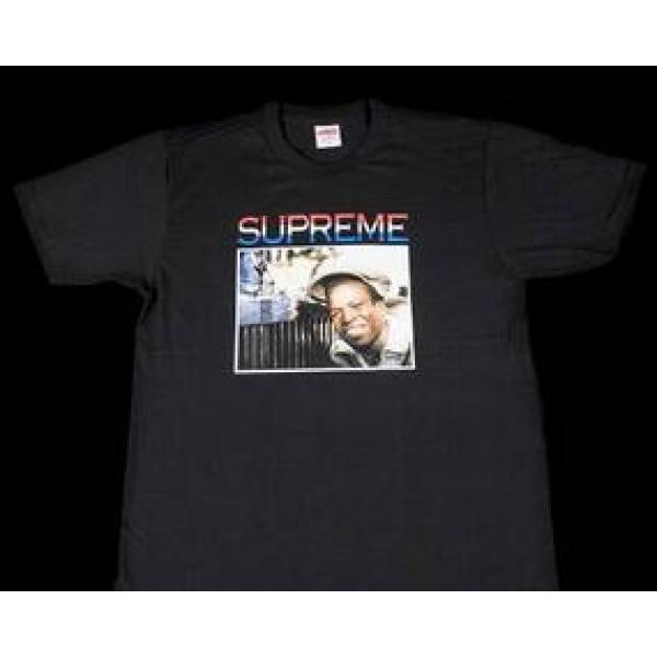 大人カジュアルな一品　シュプリーム バーリントン・リーヴィ イングリッシュメン　躍動感あるTシャツブラック.