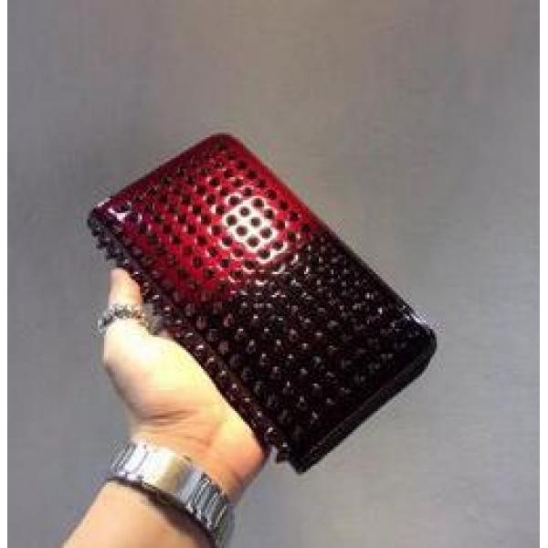 ファッション性があるChristian Louboutin クリスチャン ルブタンコピー 美しいスタッズ長財布  ..473.