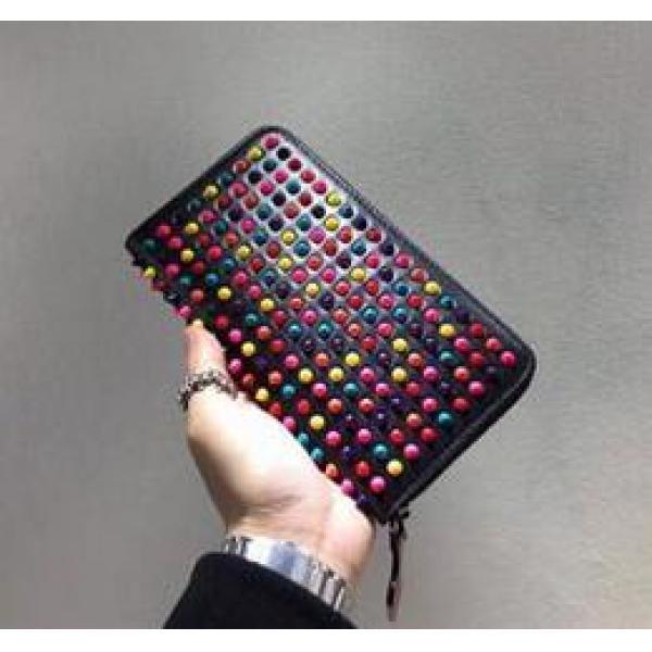 プレゼントに　Christian Louboutin クリスチャン ルブタン　魅力的に長財布..473.
