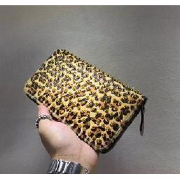 プレゼンに　クリスチャン ルブタン洗練された財布　デザイン レオパード スパイク 長財布..473.