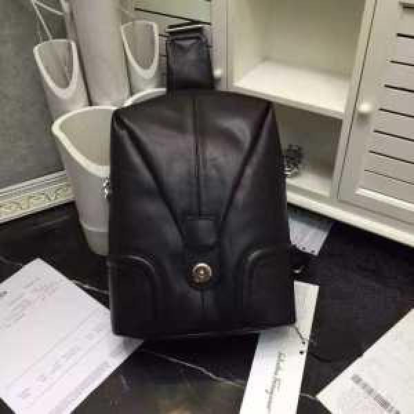 2026 首胸ロゴ  サルヴァトーレフェラガモ FERRAGAMO ショルダーバッグ 斜め掛けバッグ 105.44..44.