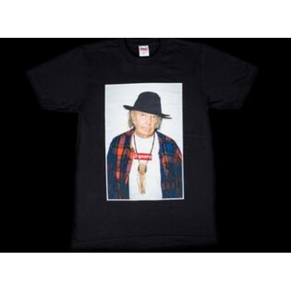 大活躍するSupreme シュプリーム 大人っぽい個性派のニールヤングTシャツ .
