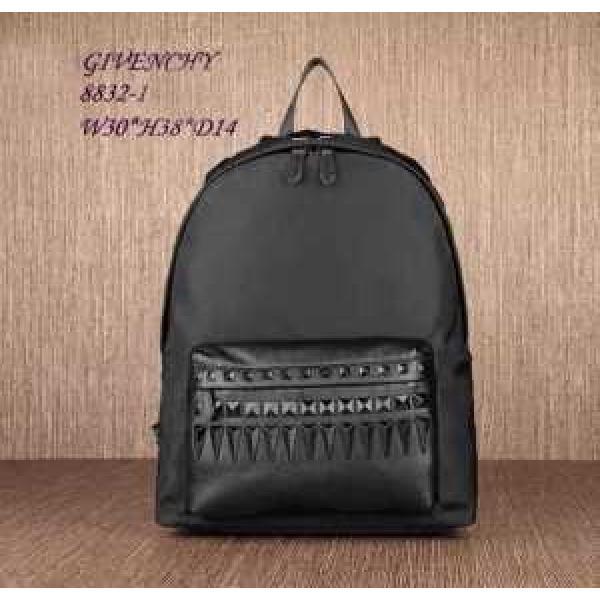 最旬アイテム  ジバンシー GIVENCHY 統一感のあるバックパック 8832-1.91.