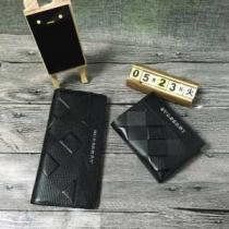 お洒落に魅せる 2026 バーバリーBURBERRY  短財布 二つ折り財布 8005.156.