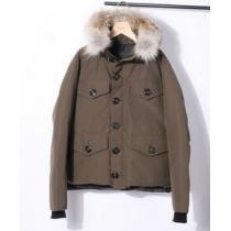 着心地も軽いCANADA GOOSE（カナダグース）　保温性が満点のダウンジャケット.