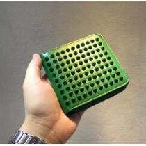 大人っぽい印象にクリスチャンルブタン 偽物 スパイク スクエア  発色の良い折りたたみ財布 ..473.