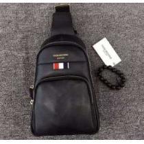重宝するアイテム 2026 トムブラウン THOM BROWNE 斜め掛けバッグ 8026.488.