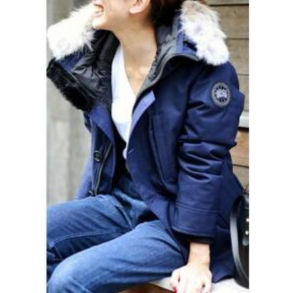 カジュアル過ぎないCANADA GOOSE カナダグース 　着心地も魅力に溢れるレディースダウンジャケット.