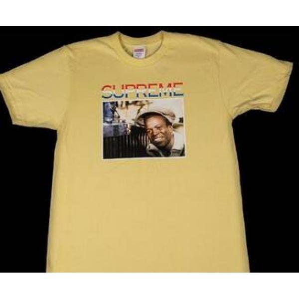 快適な着心地やすっきりとした印象にシュプリーム 一番人気を誇るTシャツ イエロー.