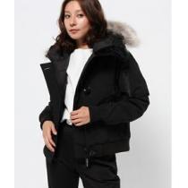 キレイ目な印象にCANADA GOOSE/カナダグース  丈夫な生地を使用するレディースダウンジャケット.