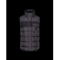 海外セレブ愛用 2026秋冬 モンクレール MONCLER ベスト ダウンジャケット風も通さない 2色可選