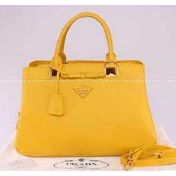 上品で洗練されたPRADA プラダ　レディース手持ち&ショルダー掛けバッグ.　.68.
