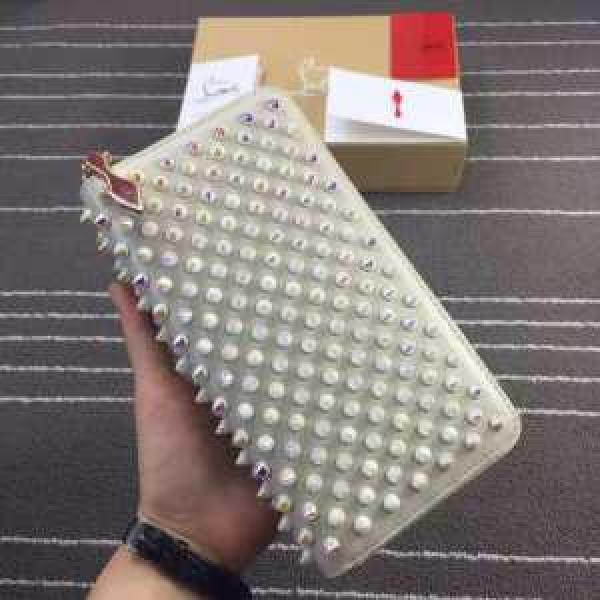 大容量のクリスチャンルブタンChristian Louboutin 上品さで魅せる大人の財布.473.
