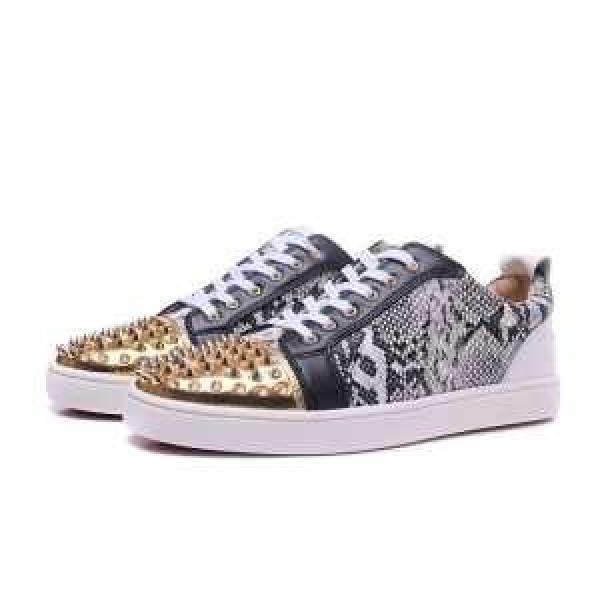お洒落に魅せる2026秋冬 クリスチャンルブタンChristian Louboutin フラットシューズ