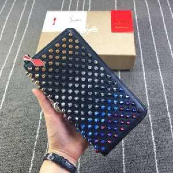モデル愛用 クリスチャンルブタン Christian Louboutin デザインが抜群の財布.473.