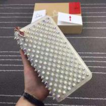 大容量のクリスチャンルブタンChristian Louboutin 上品さで魅せる大人の財布.473.