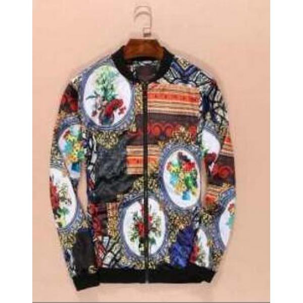 洗練された雰囲気にCHROME HEARTS クロムハーツ　配色が良いジャケット.　