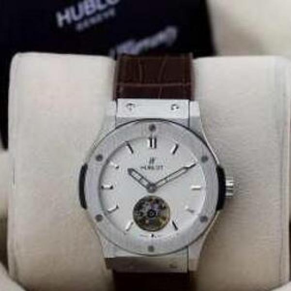 上質な存在感あるHUBLOTウブロ コピー　防水機能性がある腕時計..178.