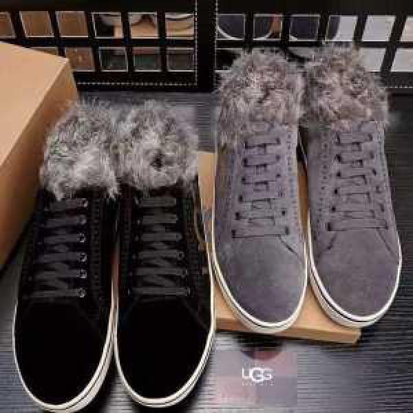 スタイリッシュな印象2025秋冬 UGG インナーボアモカシンシューズ 2色可選
