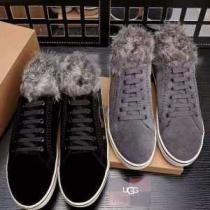 スタイリッシュな印象2025秋冬 UGG インナーボアモカシンシューズ 2色可選