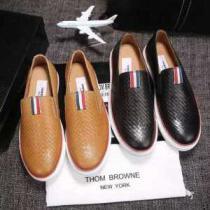 大好評 トムブラウンコピーTHOM BROWNE クラシカルな雰囲気漂うスリップオン 2色可選
