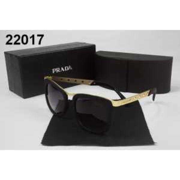 魅せる春プラダコピー PRADA 上品な雰囲気もあるサングラス.