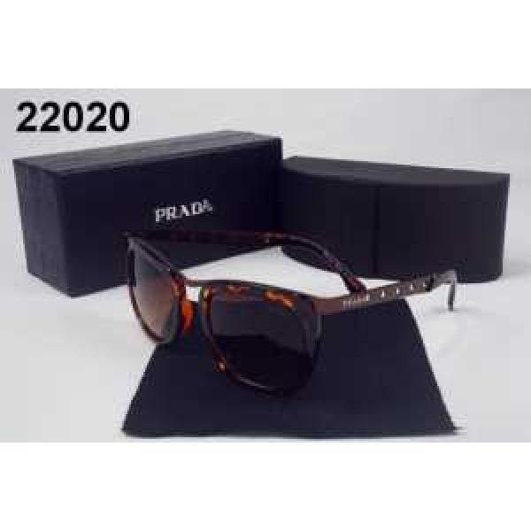 季節感のあるプラダ PRADA 相性抜群サングラス.