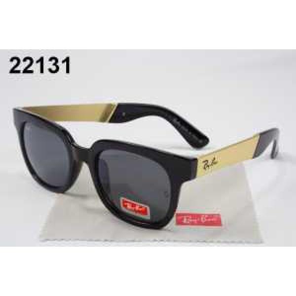 存在感も抜群　レイバン Rayban レトロな雰囲気が印象的なサングラス.