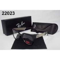 大人の落ち着いた雰囲気　春夏 レイバン Rayban カッコイイなサングラス.