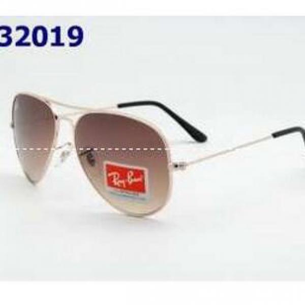有名人に愛されてきたRAYBAN レイバン コピークラシカルな質感のある 偏光サングラス.