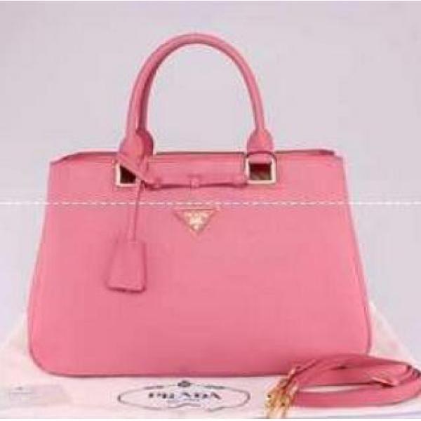 汎用性の高さも人気のPRADA プラダ　機能と美貌を両立したレディース手持ち&ショルダー掛け..68.
