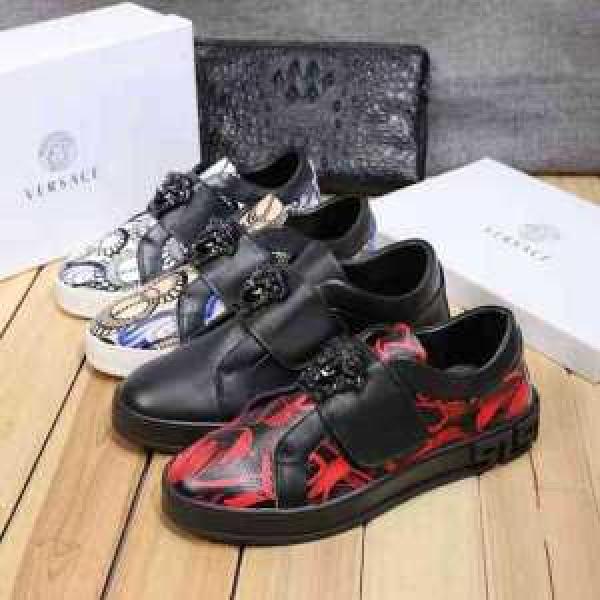 抜群の雰囲気が作れるモデル ヴェルサーチ VERSACE 大活躍フラットシューズ 4色可選