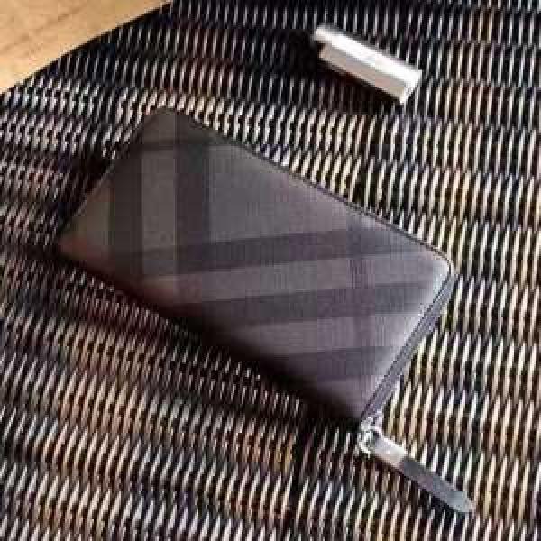 大特価  バーバリー BURBERRY おすすめ定番人気長財布.156.