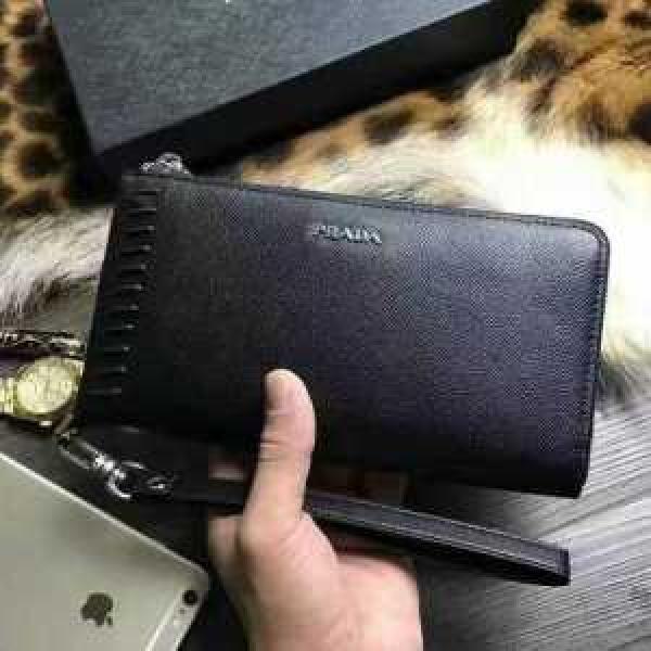 2026春夏 ムダな装飾を排したデザイン  プラダ PRADA 財布.158.