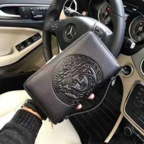 スタイリッシュな印象ヴェルサーチ VERSACE きれい財布.176.