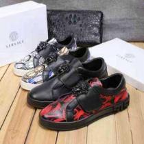 抜群の雰囲気が作れるモデル ヴェルサーチ VERSACE 大活躍フラットシューズ 4色可選