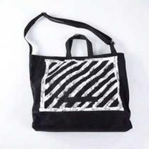 OFF-WHITE 個性派 人気商品 2026春夏 ナイロン 手持ち&ショルダー掛け.490.