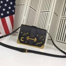 PRADA プラダ 2026特選新作 ショルダーバッグ 海外セレブ定番愛用.68.