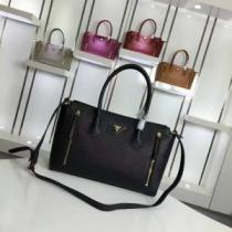 多色選択可 手持ち&ショルダー掛け 17新作 大絶賛の履き心地! プラダ PRADA.68.