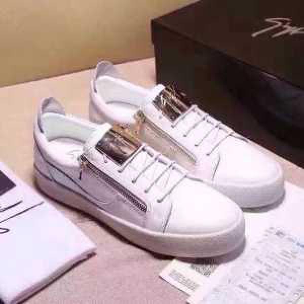 2026春夏 Giuseppe Zanotti ジュゼッペザノッティ 超目玉 フラットシューズ 2色可選 着用