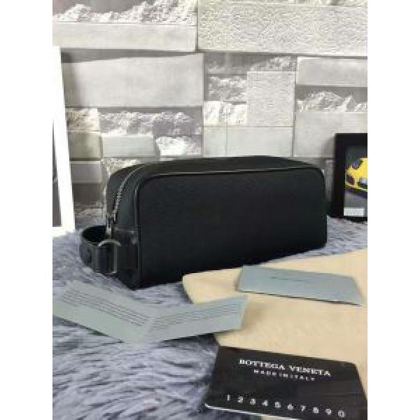 BOTTEGA VENETA ムダな装飾を排したデザイン17SS ポーチ ボッテガブランド.61.
