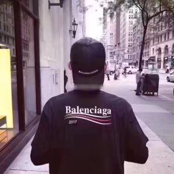 半袖Tシャツ 2026 2色可選 スタイリッシュな印象 バレンシアガ BALENCIAGA 