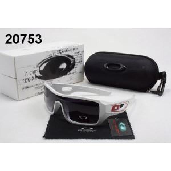 OAKLEY大好評  サングラス2026春夏 オークリー存在感のある