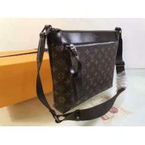 デザイン性の高い 3色可選ショルダーバッグ LOUIS VUITTON ルイ ヴィトン  2025春夏.45.