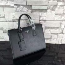 プラダムダな装飾を排したデザイン手持ち&ショルダー掛け2色可選 PRADA 2026春夏.57.