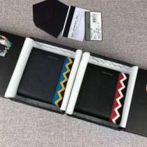 今からの季節にピッタリ！ 2色可選 2026春夏 プラダ PRADA 財布 お洒落な存在感.158.