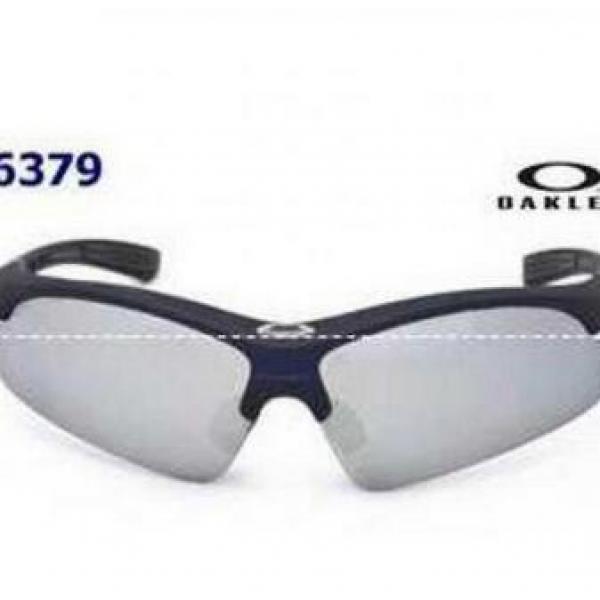 オシャレなOAKLEYオークリー 　大人の雰囲気漂うサングラス 人気 2026