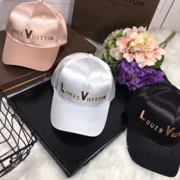 首胸ロゴルイ ヴィトン驚きの破格値2026 LOUIS VUITTON キャップ3色可選